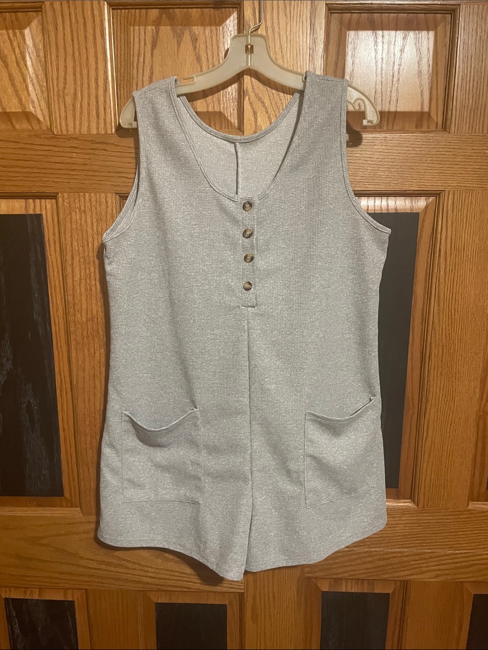 Sleeveless Light Gray Pocket Shift shorts/romper. Size L